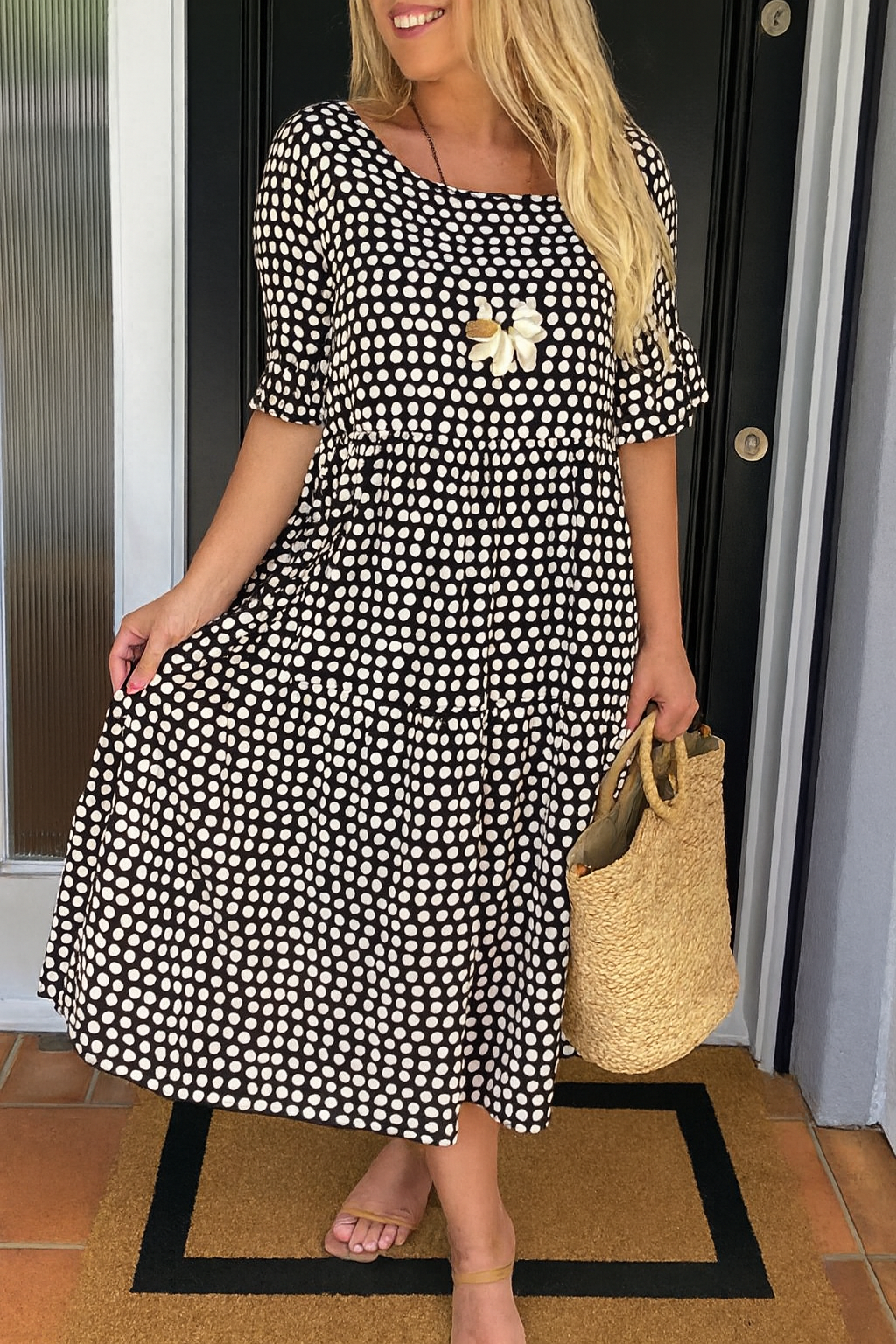 Cecília – Elegantné midi šaty s krátkymi rukávmi