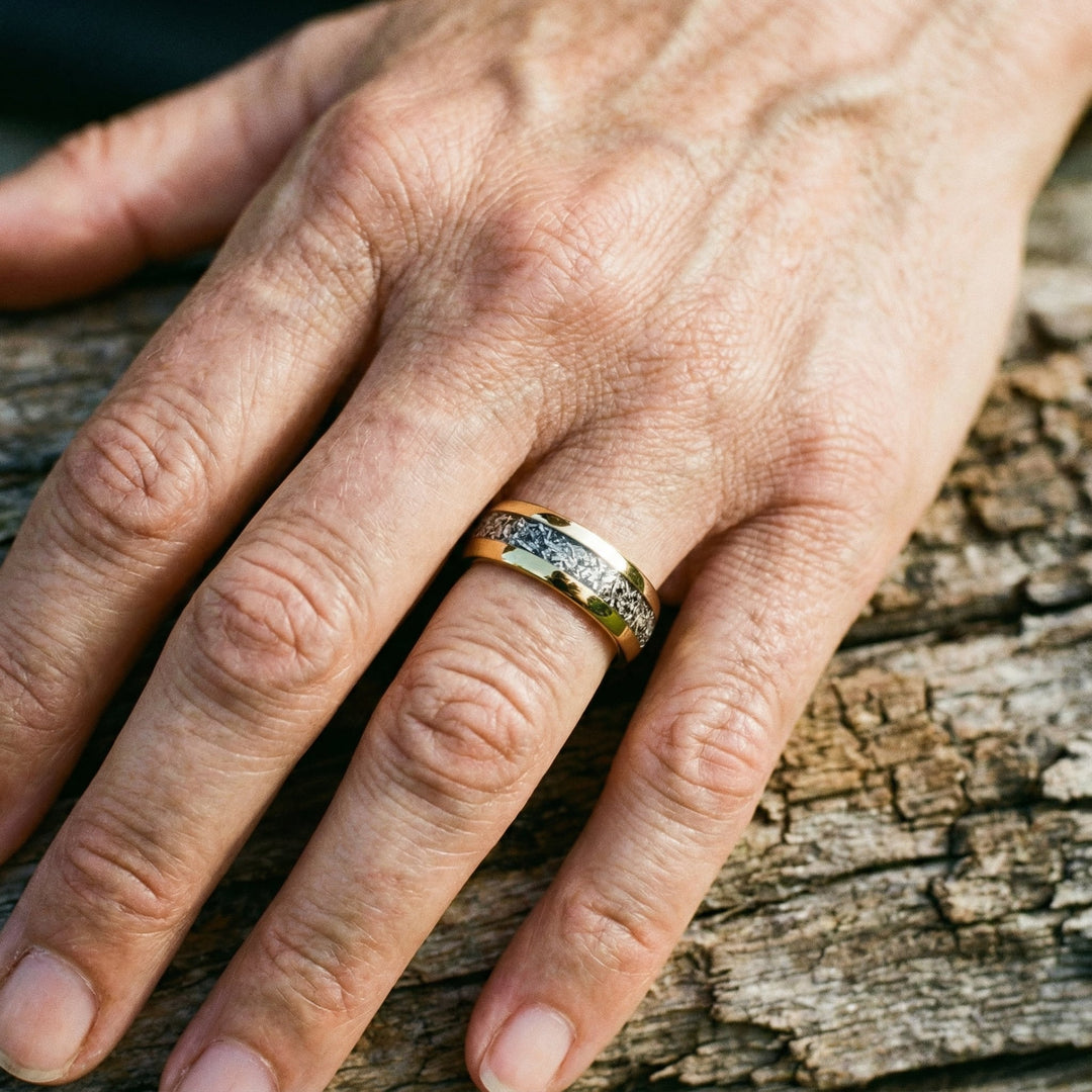 Bague avec des incrustations brillantes | Or