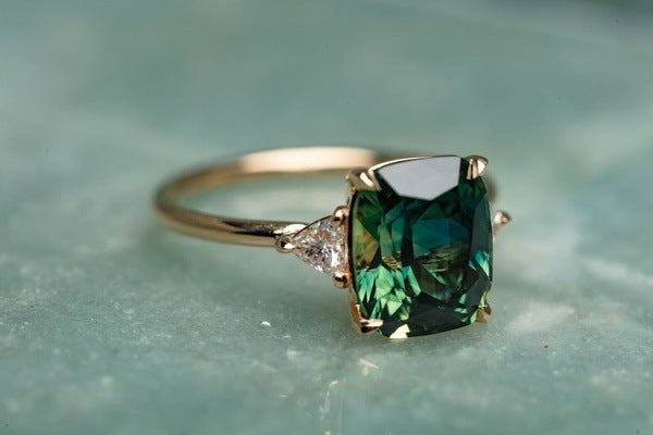 Bague en pierre précieuse verte inspirée des années vintage | Or