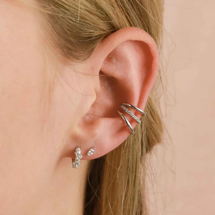 Boucles d'oreilles huggies en cristal | Or blanc