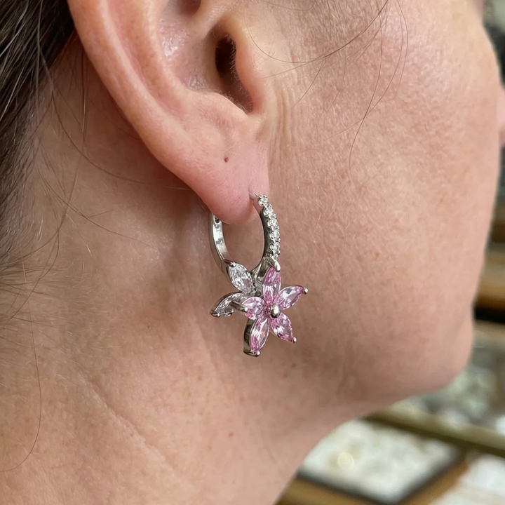 Boucles d'oreilles Thalia rose éclat de pétales | Or blanc