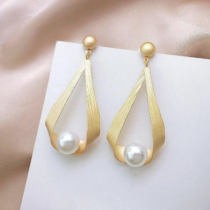 Boucles d'oreilles avec des cristaux et des perles rondes | Or