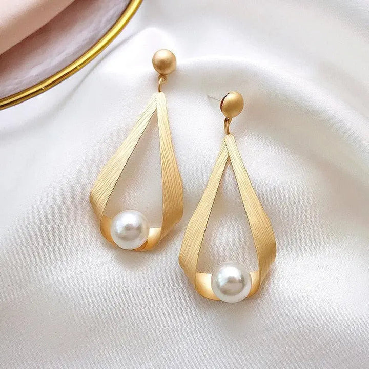 Boucles d'oreilles avec des cristaux et des perles rondes | Or
