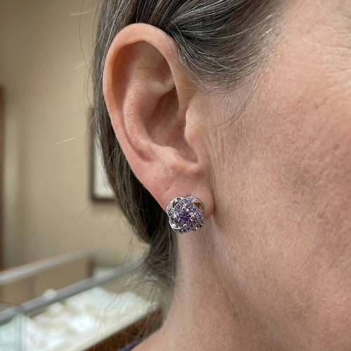 Boucles d'oreilles en cristal violet en forme de nœud | Or blanc
