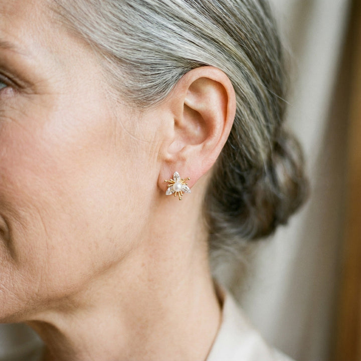 Boucles d'oreilles en fleurs avec cristaux et perles | Or