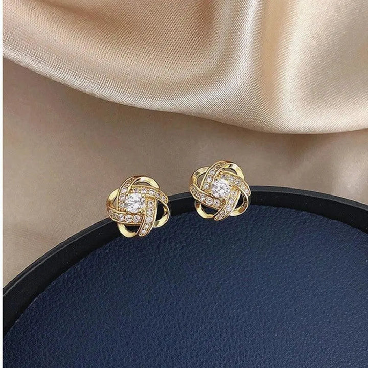 Boucles d'oreilles en forme de croix avec motif floral | Or