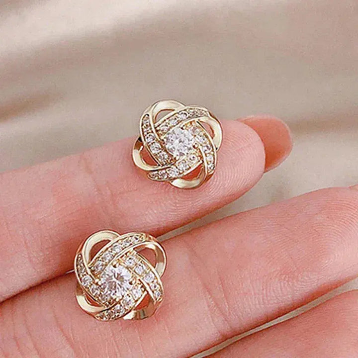 Boucles d'oreilles en forme de croix avec motif floral | Or