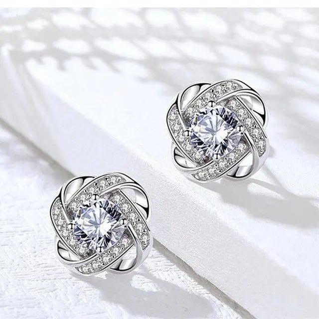 Boucles d'oreilles en forme de croix avec motif floral | Or