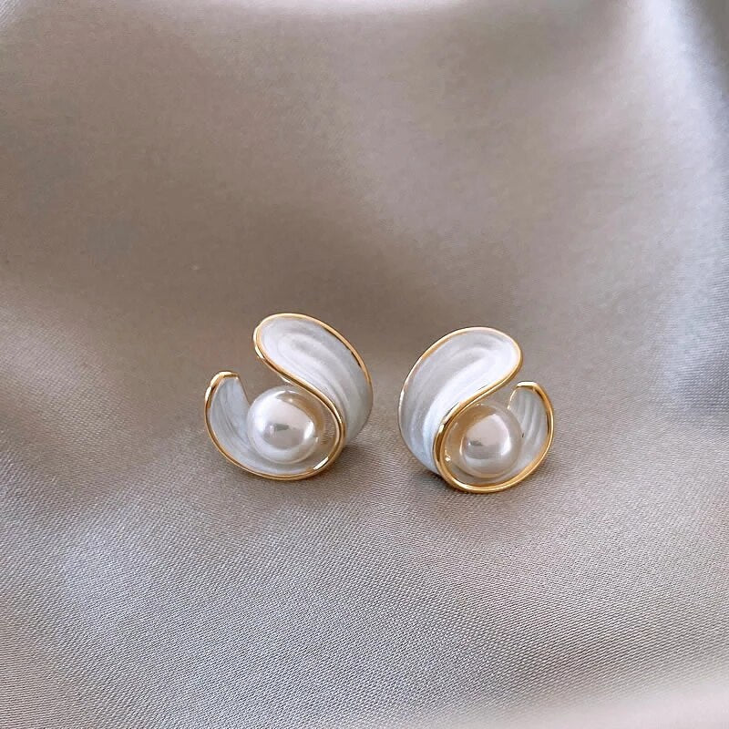 Boucles d'oreilles pendantes luxueuses en opale blanche et perles | Or