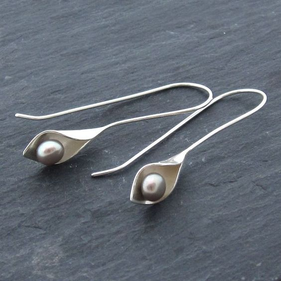 Boucles d'oreilles rétro avec feuille et perle | Or