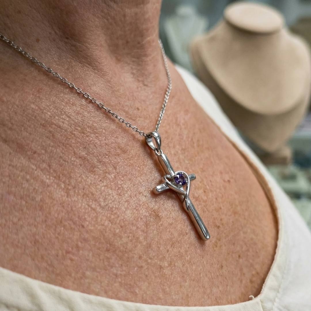 Collier croix centrale en améthyste | Or blanc