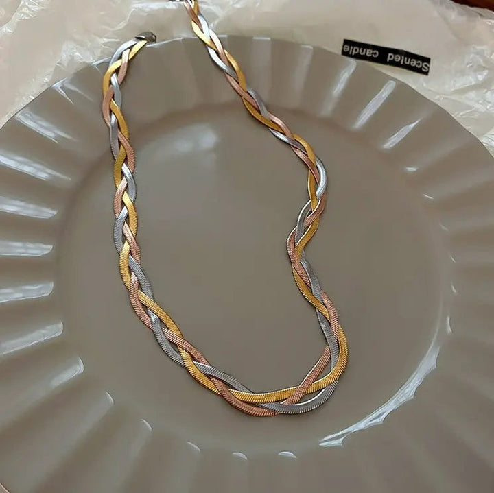 Elegantný a strieborný náhrdelník | Zlato