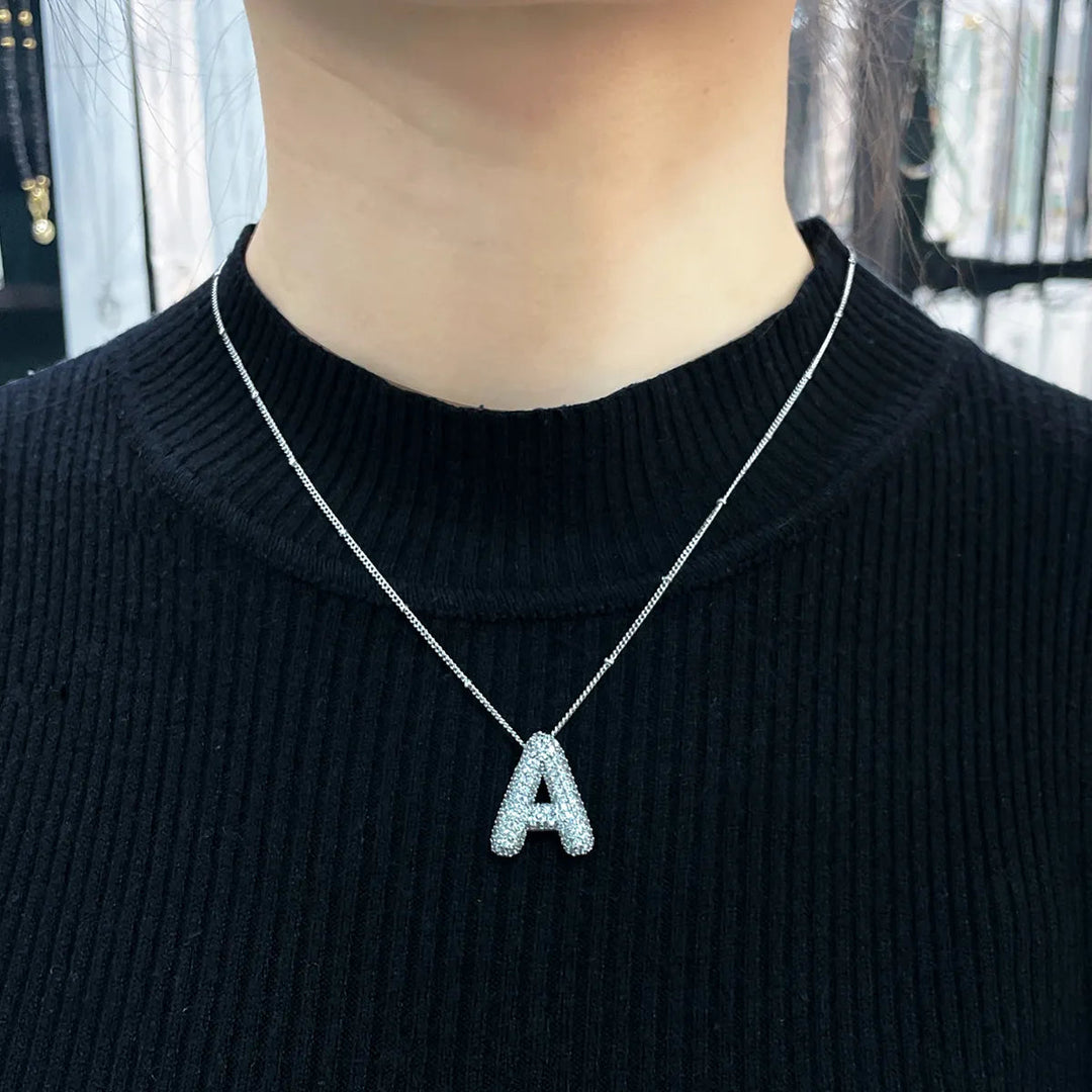 Collier initial en lettres bulles | Or blanc