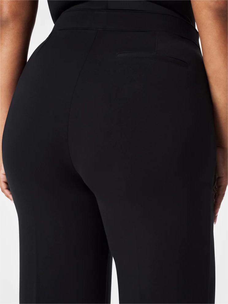 Elegantné a tvarované nohavice FitCurve™