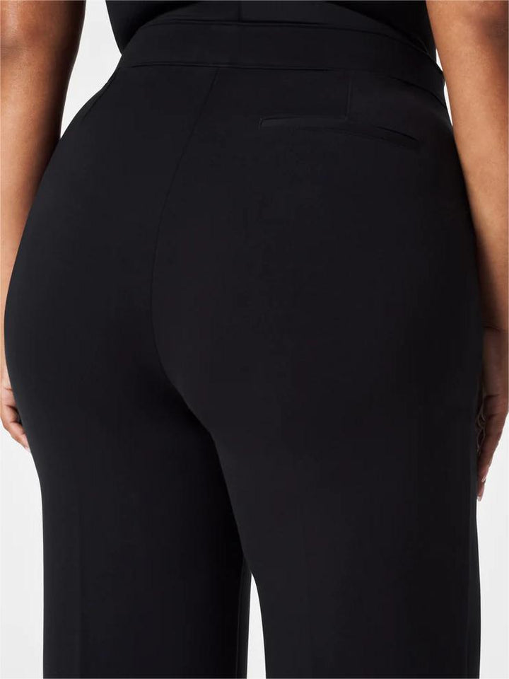 Elegantné a tvarované nohavice FitCurve™