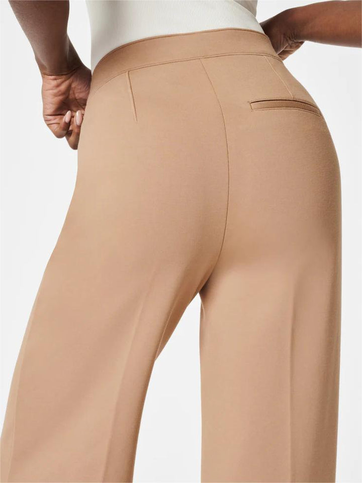 Elegantné a tvarované nohavice FitCurve™