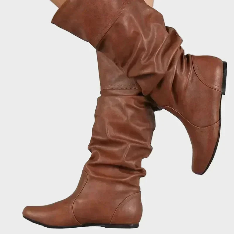 Vasija - Casual čižmy s nízkym podpätkom a nabránymi detailmi