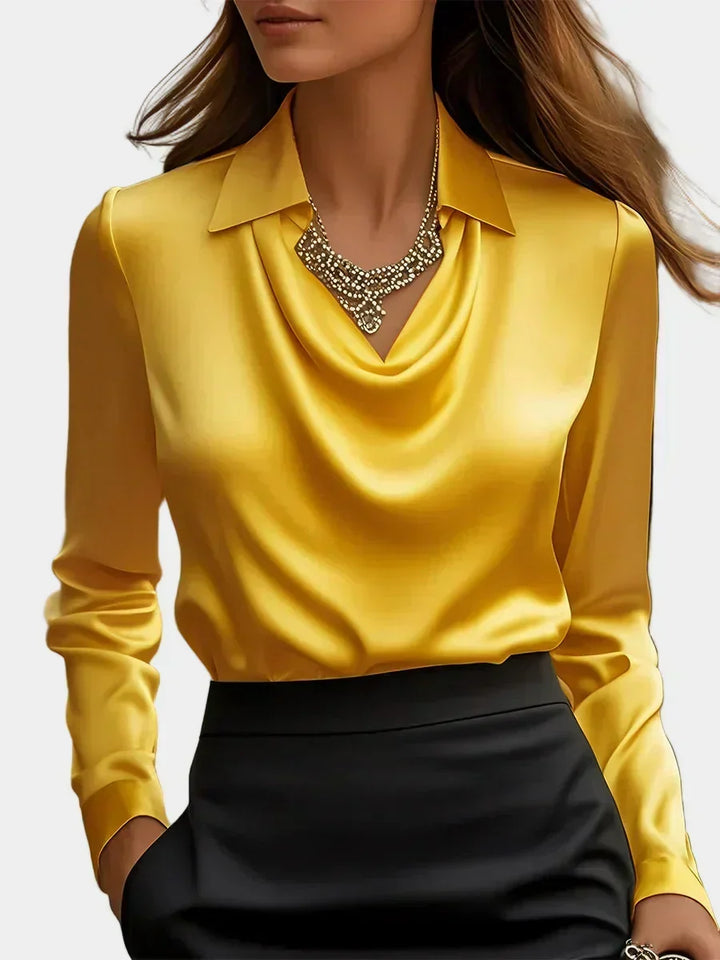 Elegantná Biela Saténová Blúzka s Drapér Dekolteom