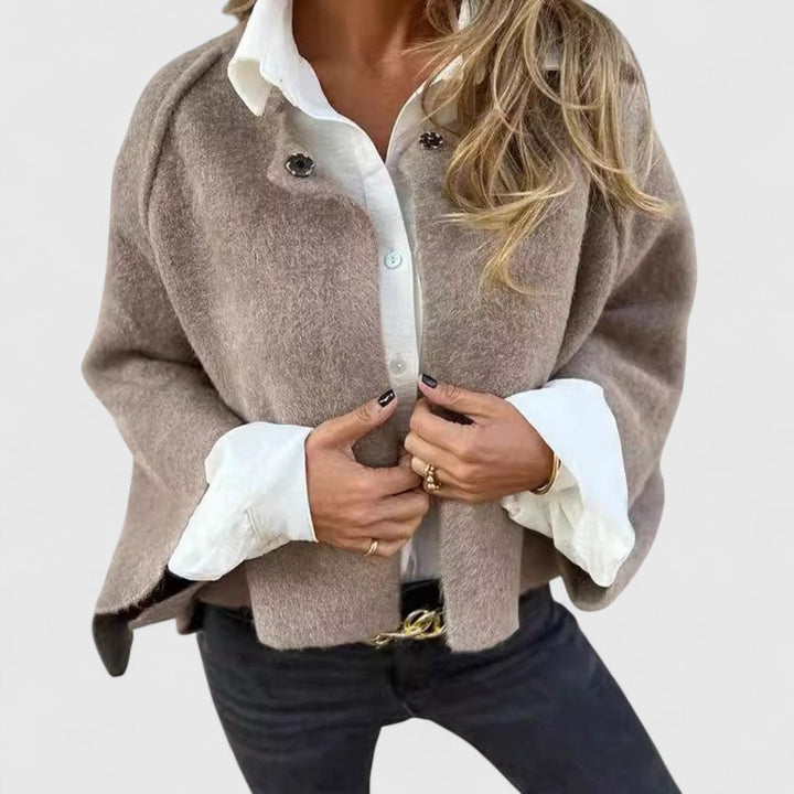 Andromaha - Krátka bunda s elegantnými nafúknutými manžetami a mäkkým strihom